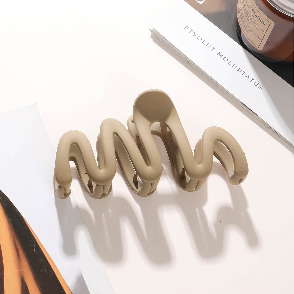 Wave Cross Hair Claw