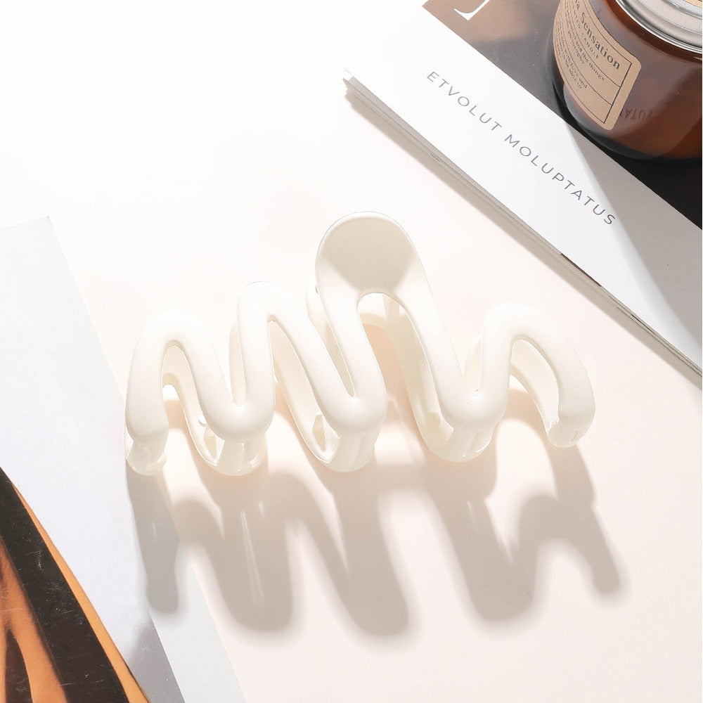 Wave Cross Hair Claw