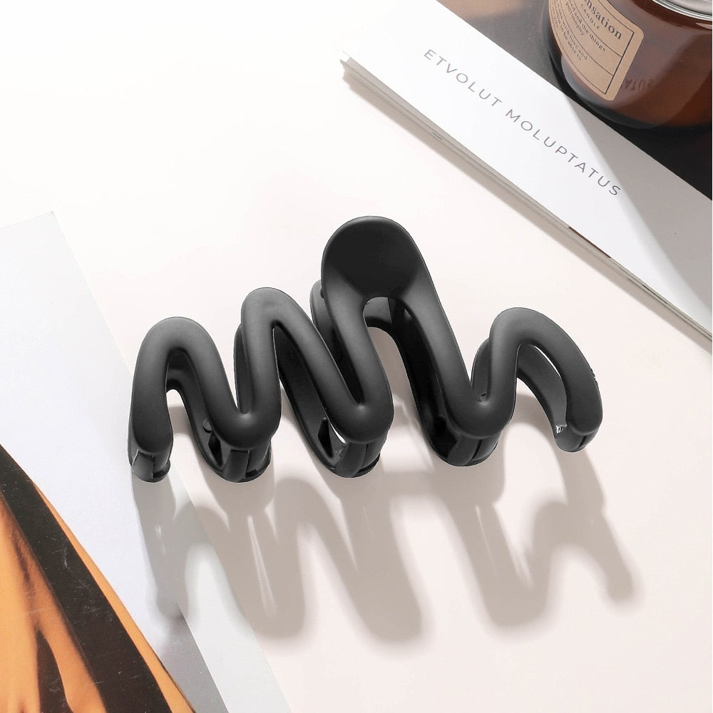 Wave Cross Hair Claw