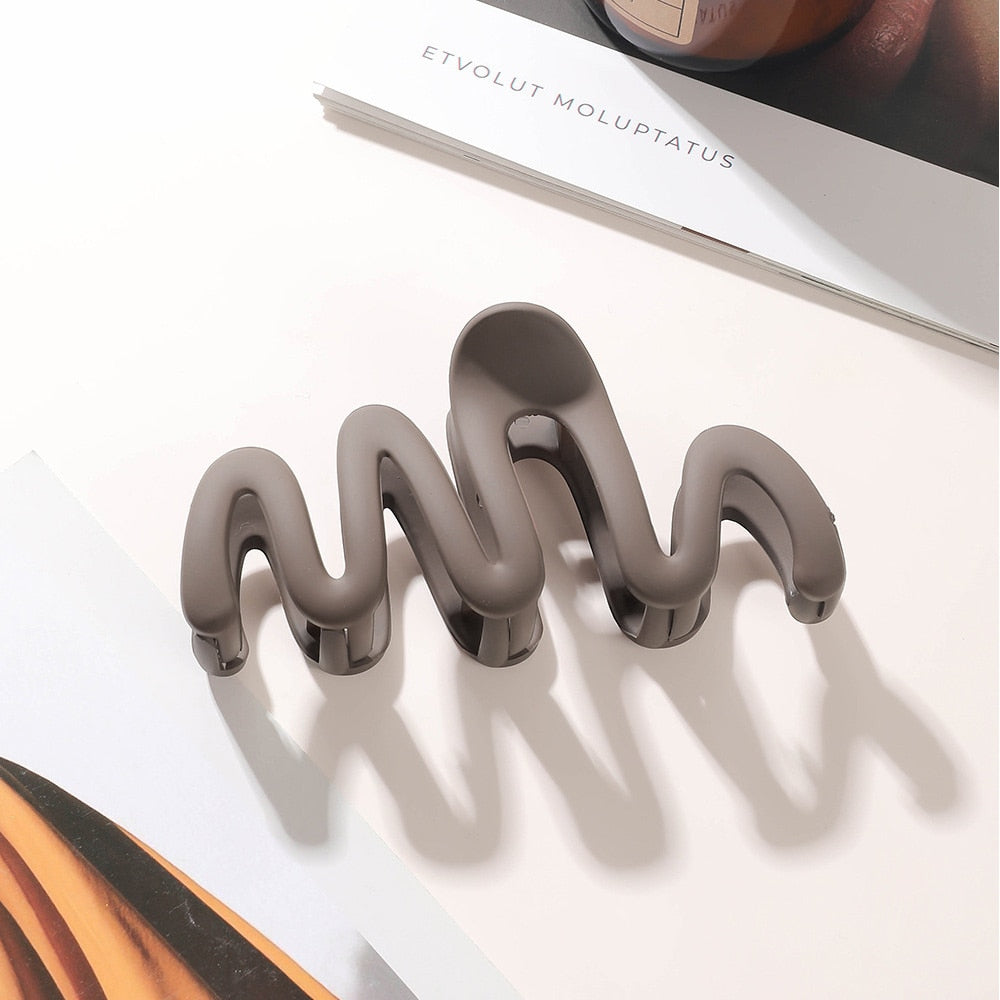 Wave Cross Hair Claw