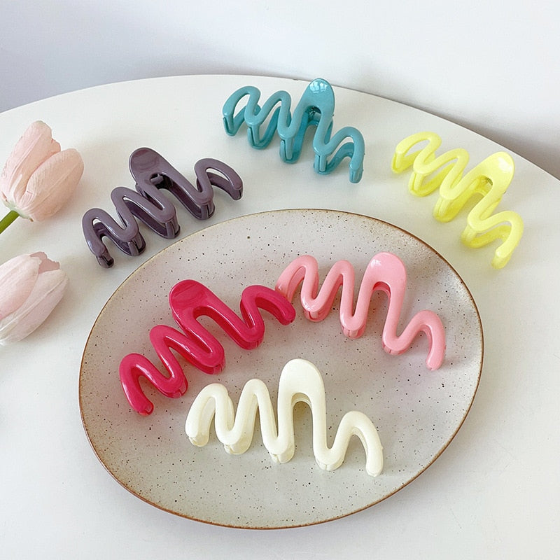Wave Cross Hair Claw