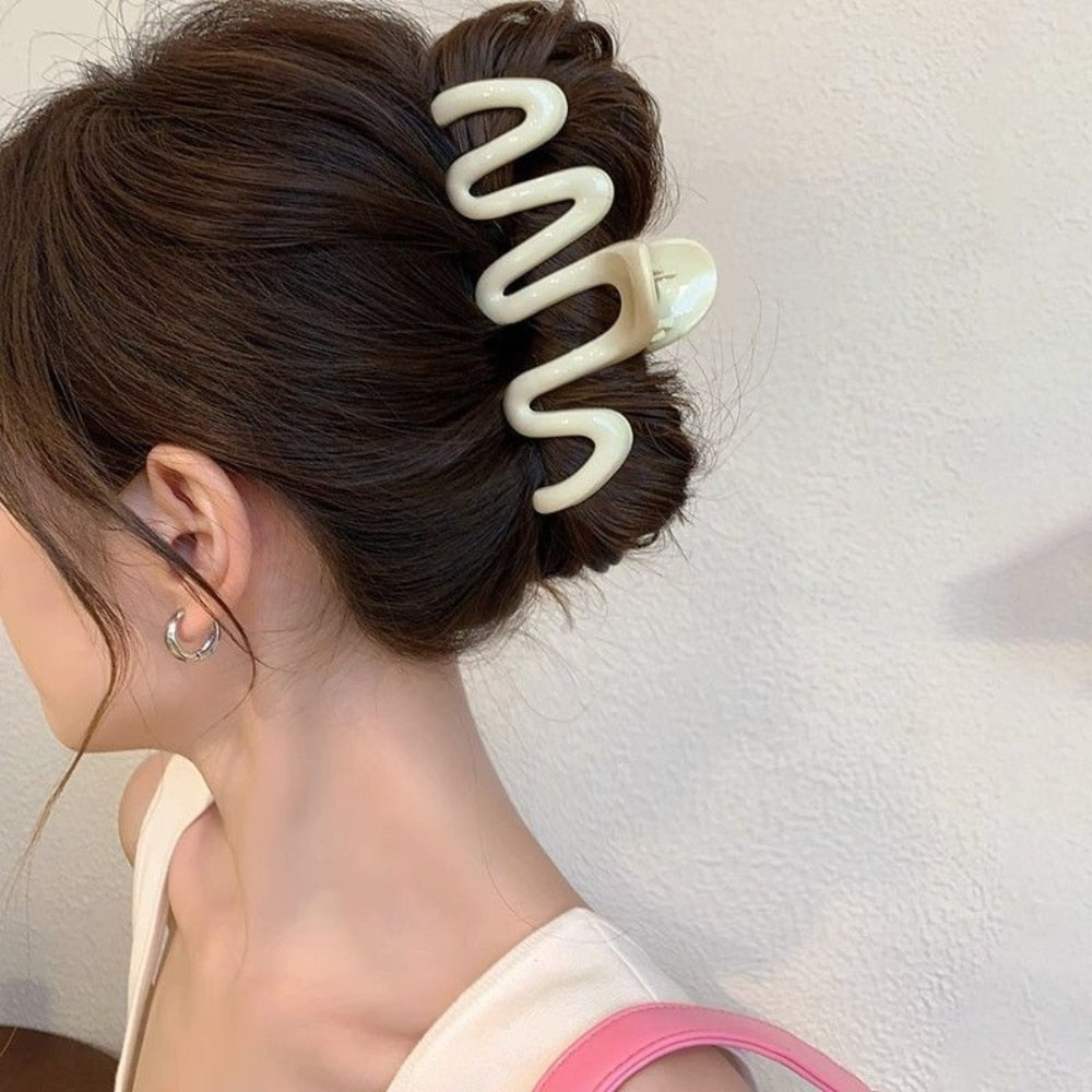 Wave Cross Hair Claw
